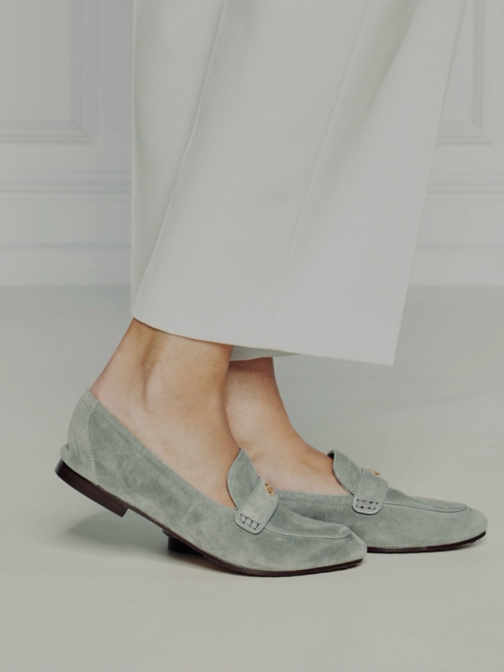 Tory Burch Aria Gray Suede Ballet Loafers Flats Size 8.5